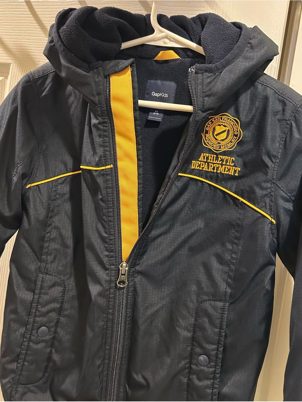 GapKids Boys Athletic Department Fleece Lined Hooded Jacket Black Gold Size 4-5